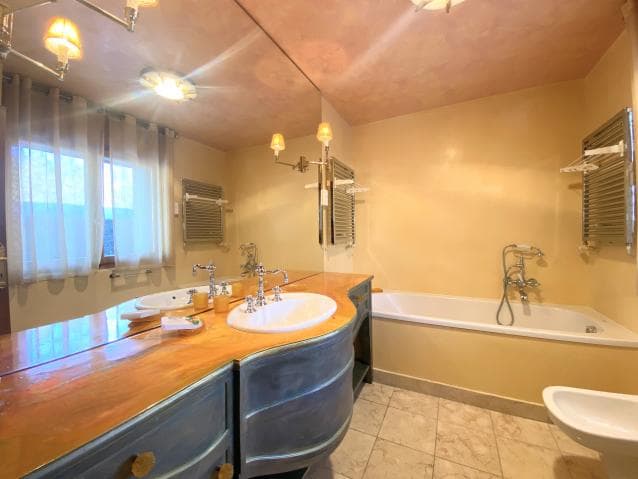 1749 – Appartement 5.5 pièces – 7700 CHF – 260 m²