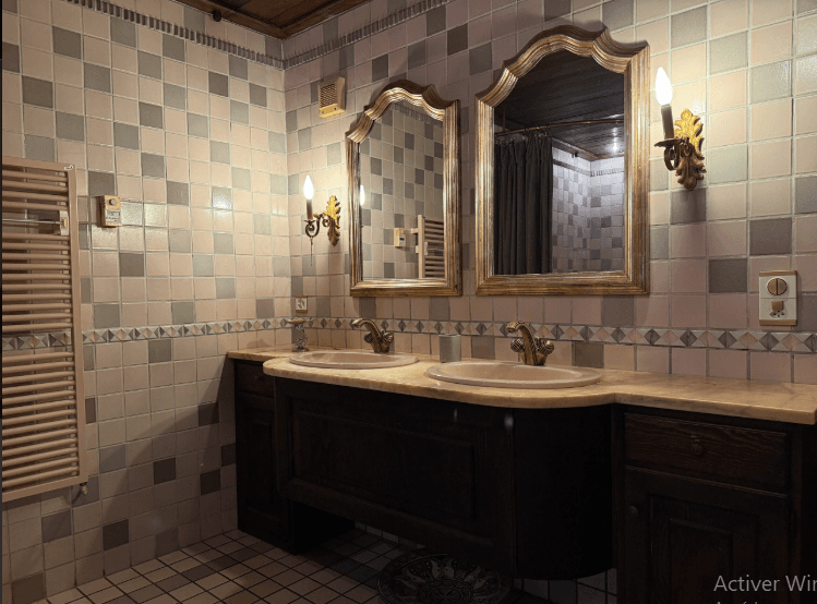 435 – Appartement 4 pièces – 2450CHF – 250m²