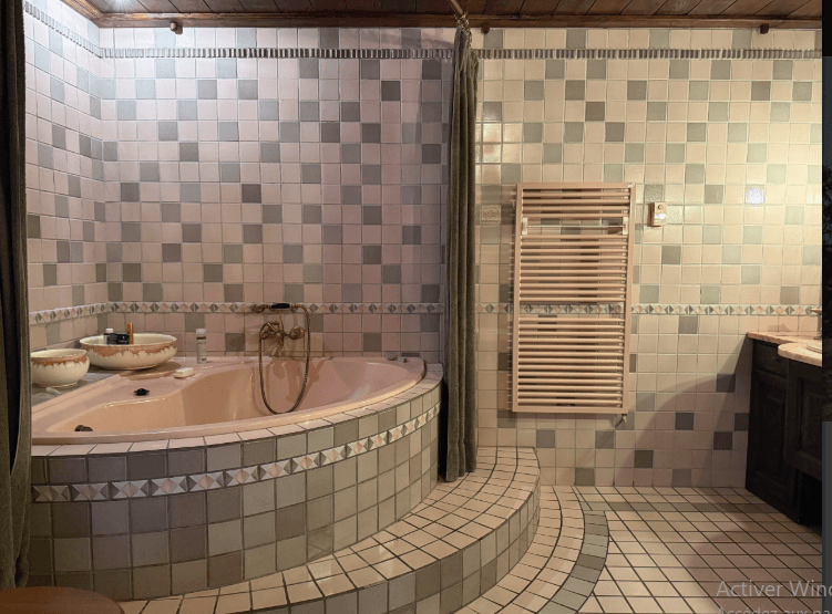 435 – Appartement 4 pièces – 2450CHF – 250m²