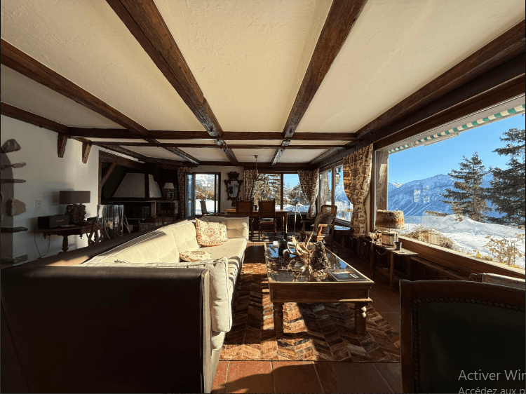 435 – Appartement 4 pièces – 2450CHF – 250m²