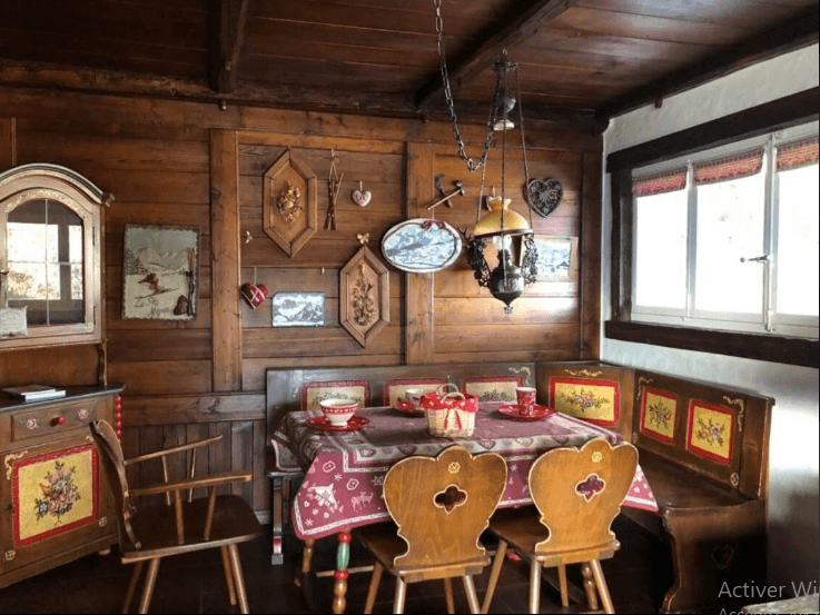 435 – Appartement 4 pièces – 2450CHF – 250m²