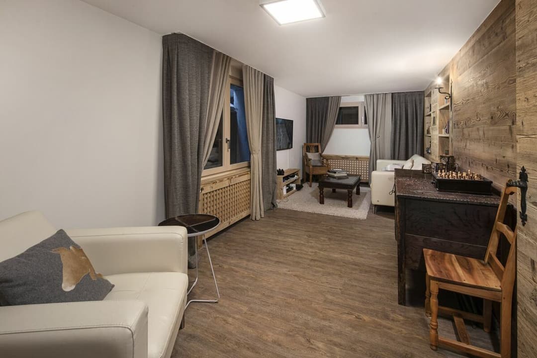 1007 – Appartement – 5pièces – 220 m²