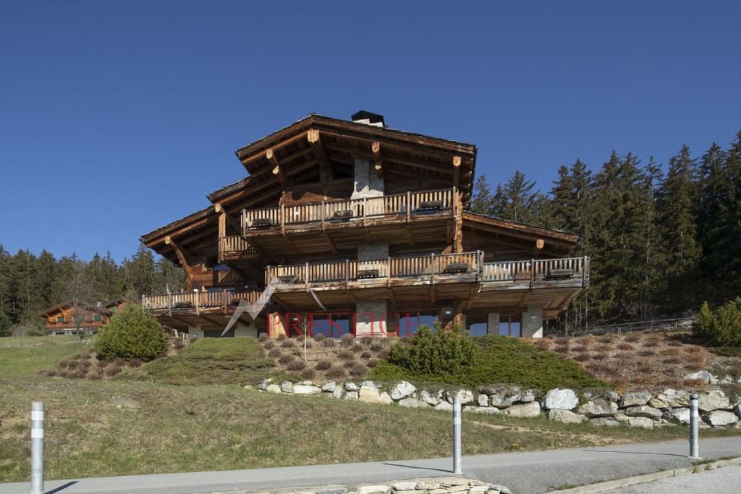 1348 – Appartement 4.5 pièces – 220m²