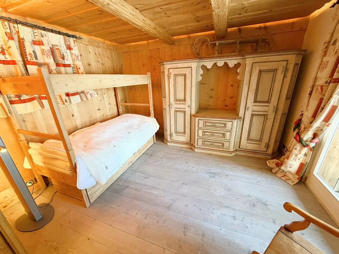 1558 – Appartement – 4pièces – 9000CHF – 192 m²