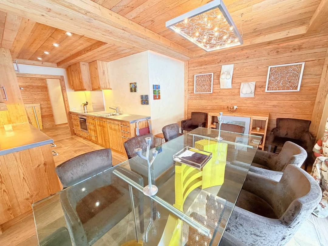 1558 – Appartement – 4pièces – 9000CHF – 192 m²