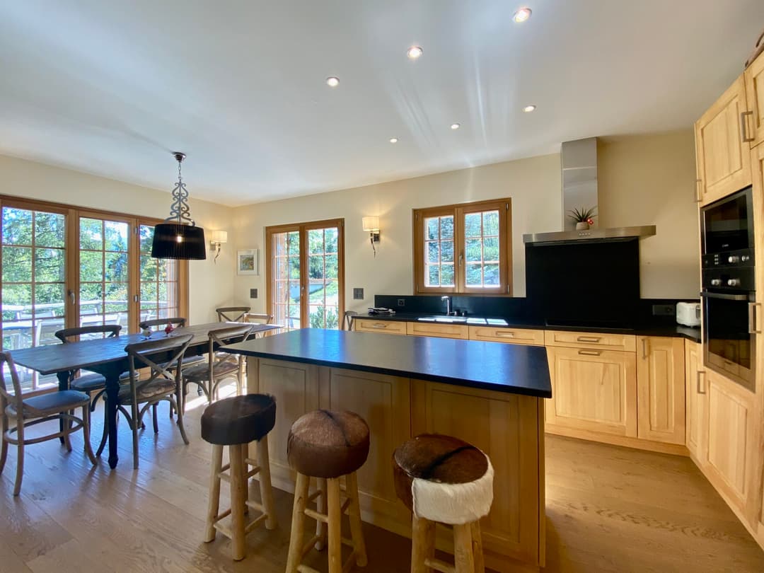 1593 – Maison – 4.5pièces – 7000CHF – 200 m²