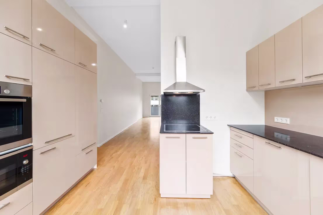 1596 – Appartement 4 pièces – 1300CHF – 117m²