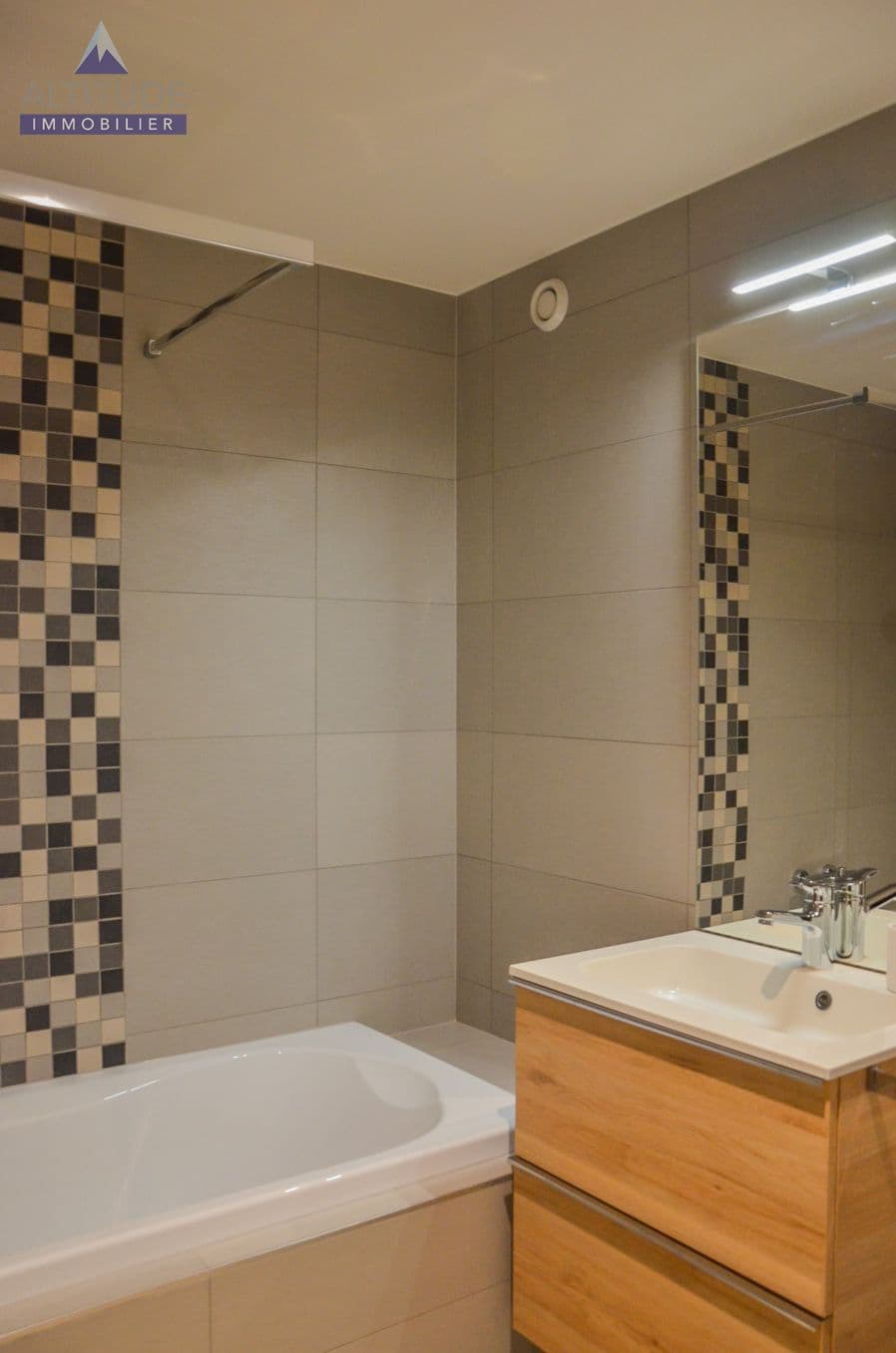 1705 – Appartement 4.5 pièces – 1410 CHF – 104 m²