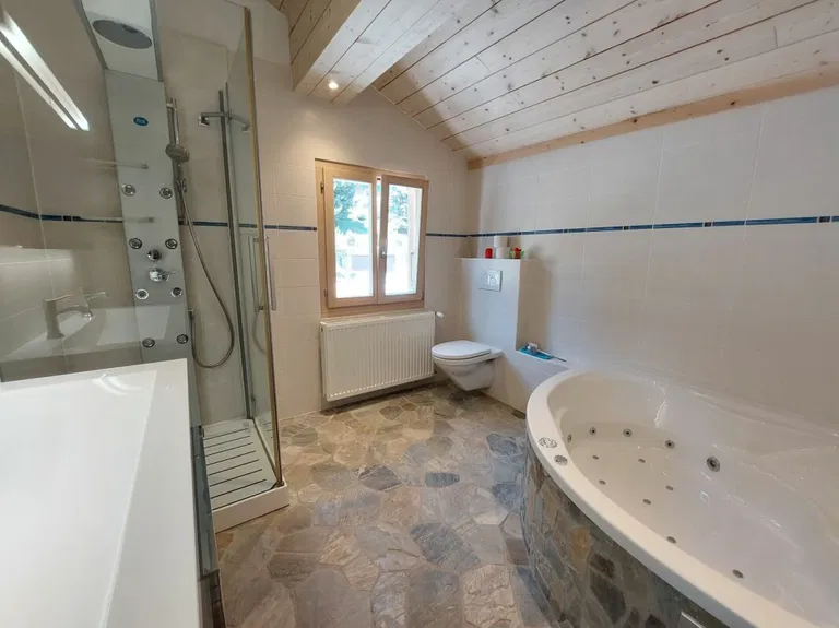 1668 – Maison 6.5 pièces – 243 m²