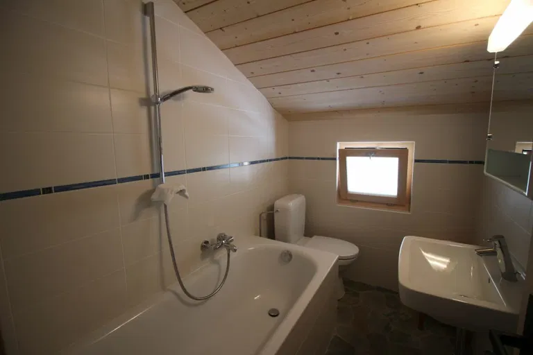 1668 – Maison 6.5 pièces – 243 m²