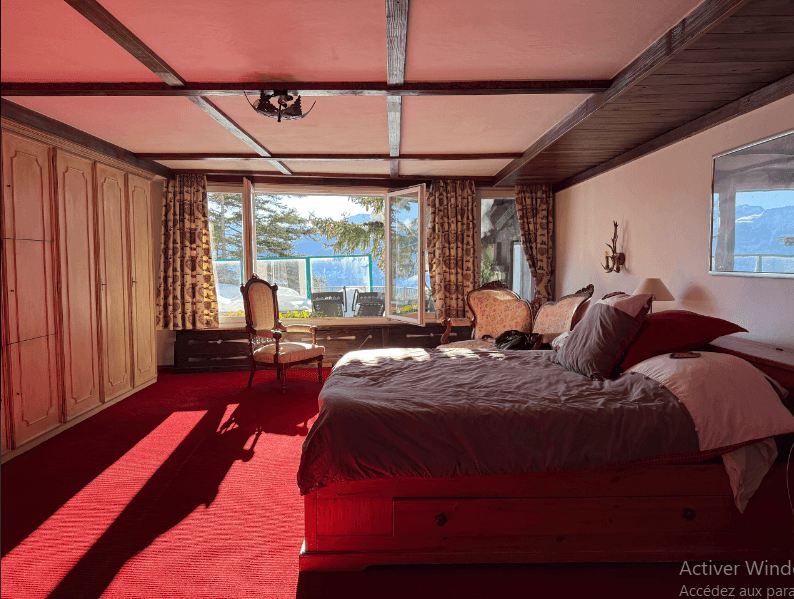 2721 – Appartement 4 pièces – 2450 CHF – 250 m²