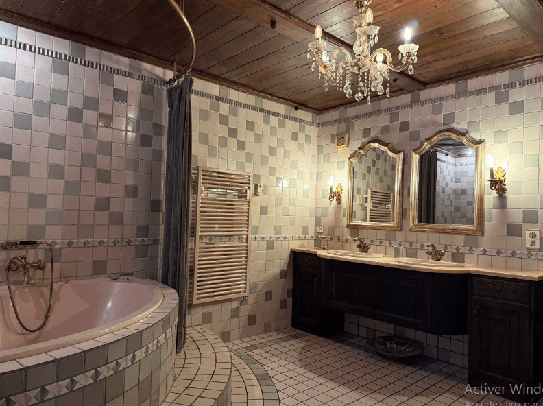 2721 – Appartement 4 pièces – 2450 CHF – 250 m²