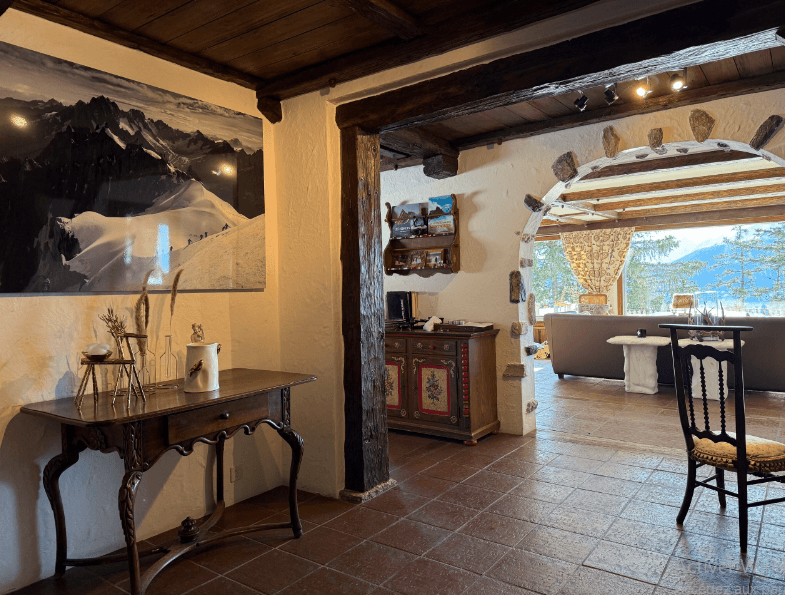 2721 – Appartement 4 pièces – 2450 CHF – 250 m²