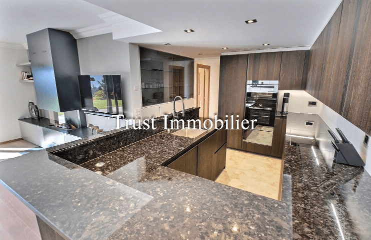 1690 – Appartement 5,5 pièces – 9500CHF – 130m²