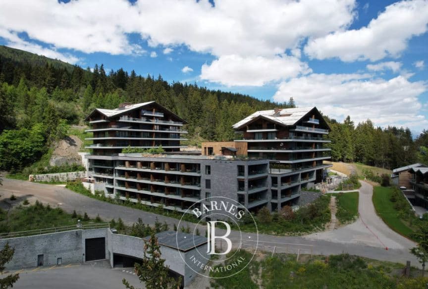 2215 – Appartement 4 pièces – 7400000 CHF – 218m²