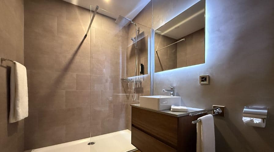 1835 – Appartement 4.5 pièces – 10000CHF – 130m²