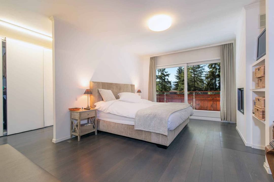 2145 – Appartement 5.5 pièces – 225 m²