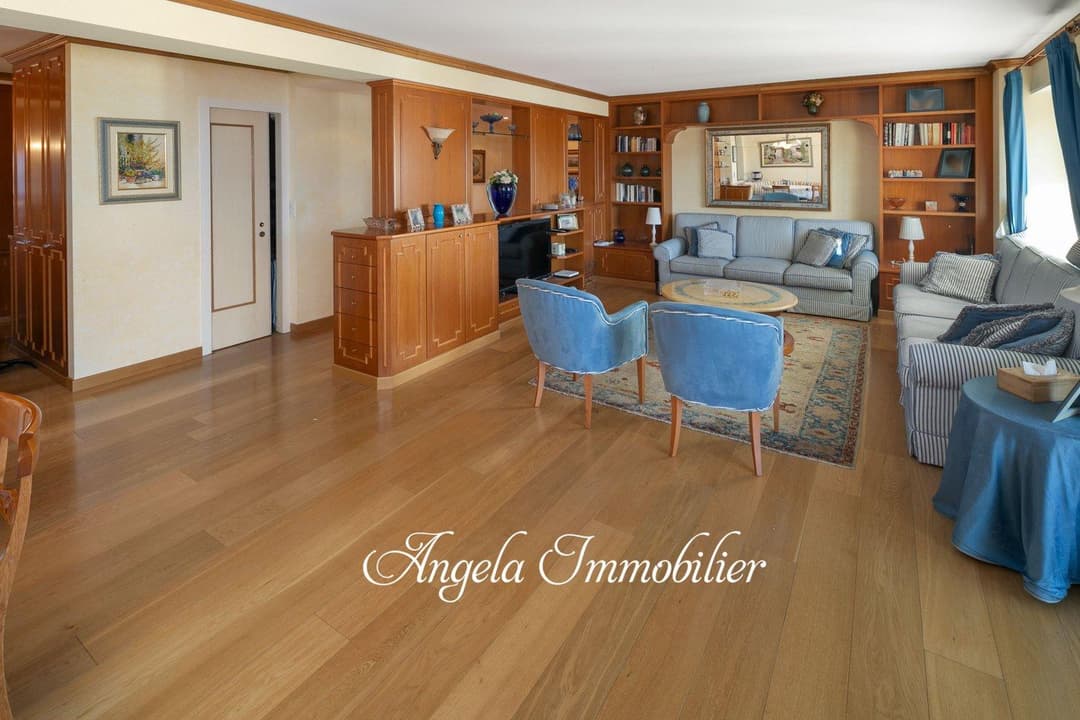 1771 – Appartement 7.5 pièces – 228 m²