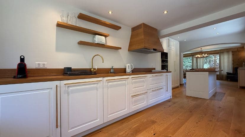 1838 – Maison 7 pièces – 22000CHF – 320m²