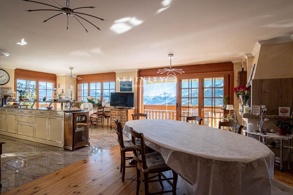 2218 – Appartement 8 pièces – 3200000CHF – 277m²