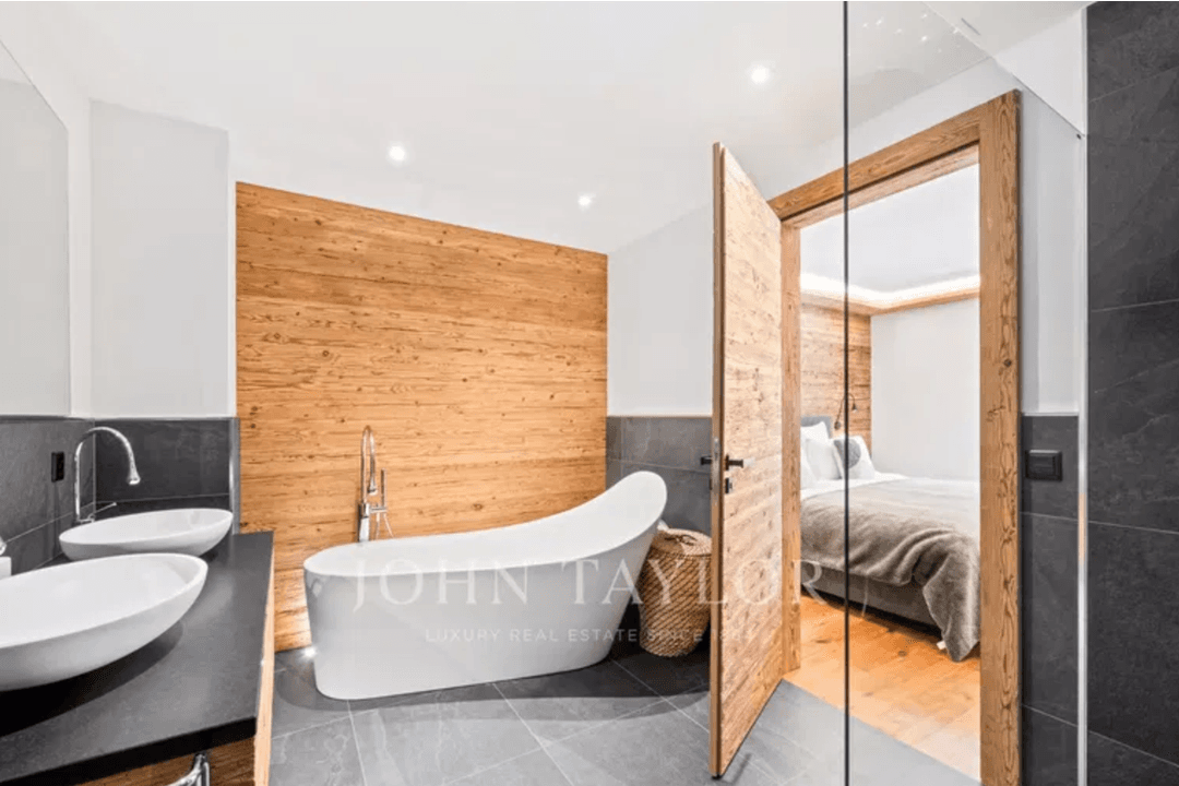 2205 – Appartement à vendre – 229 m2 – 5.5 pièces