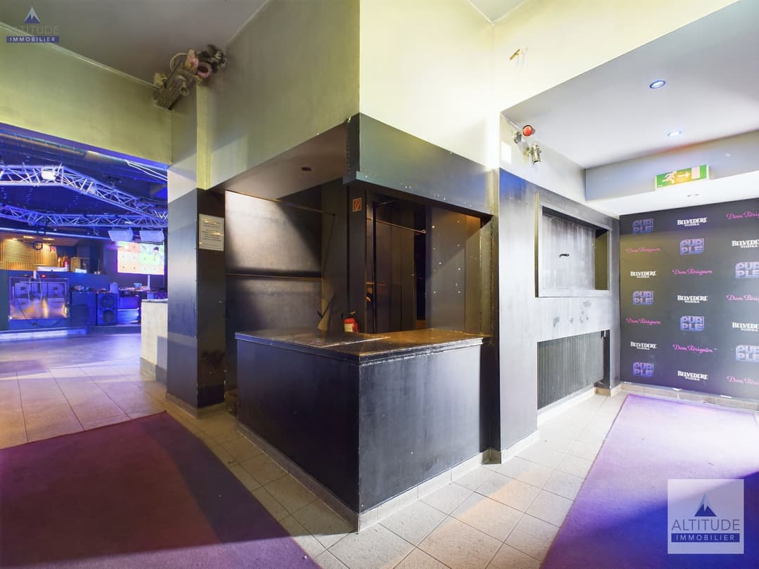 2252 – Commerce -1200000 CHF – 250 m²