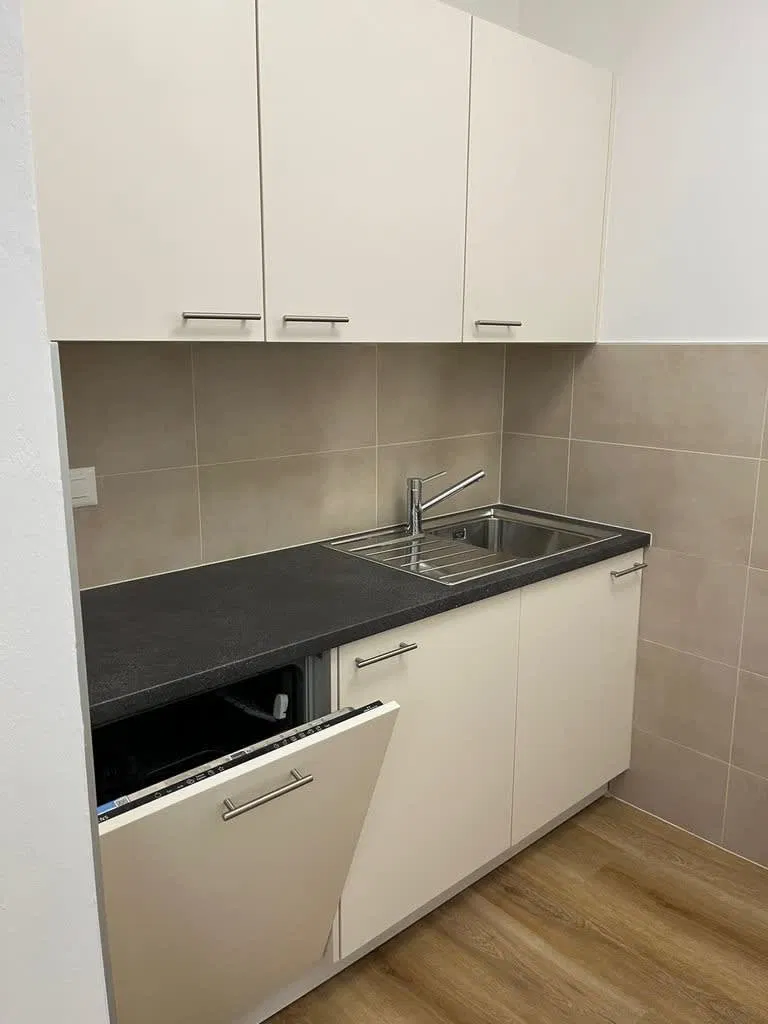 1874 – Commerce – 3280 CHF – 175m²
