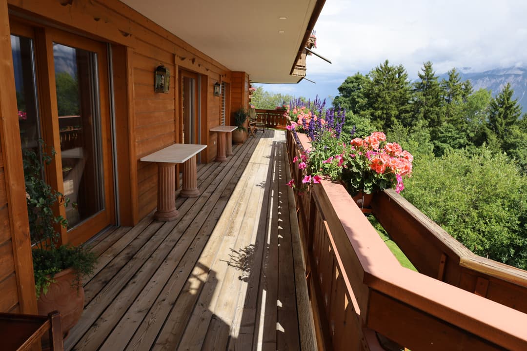 2304 – Appartement 7.5 pièces – 318m²